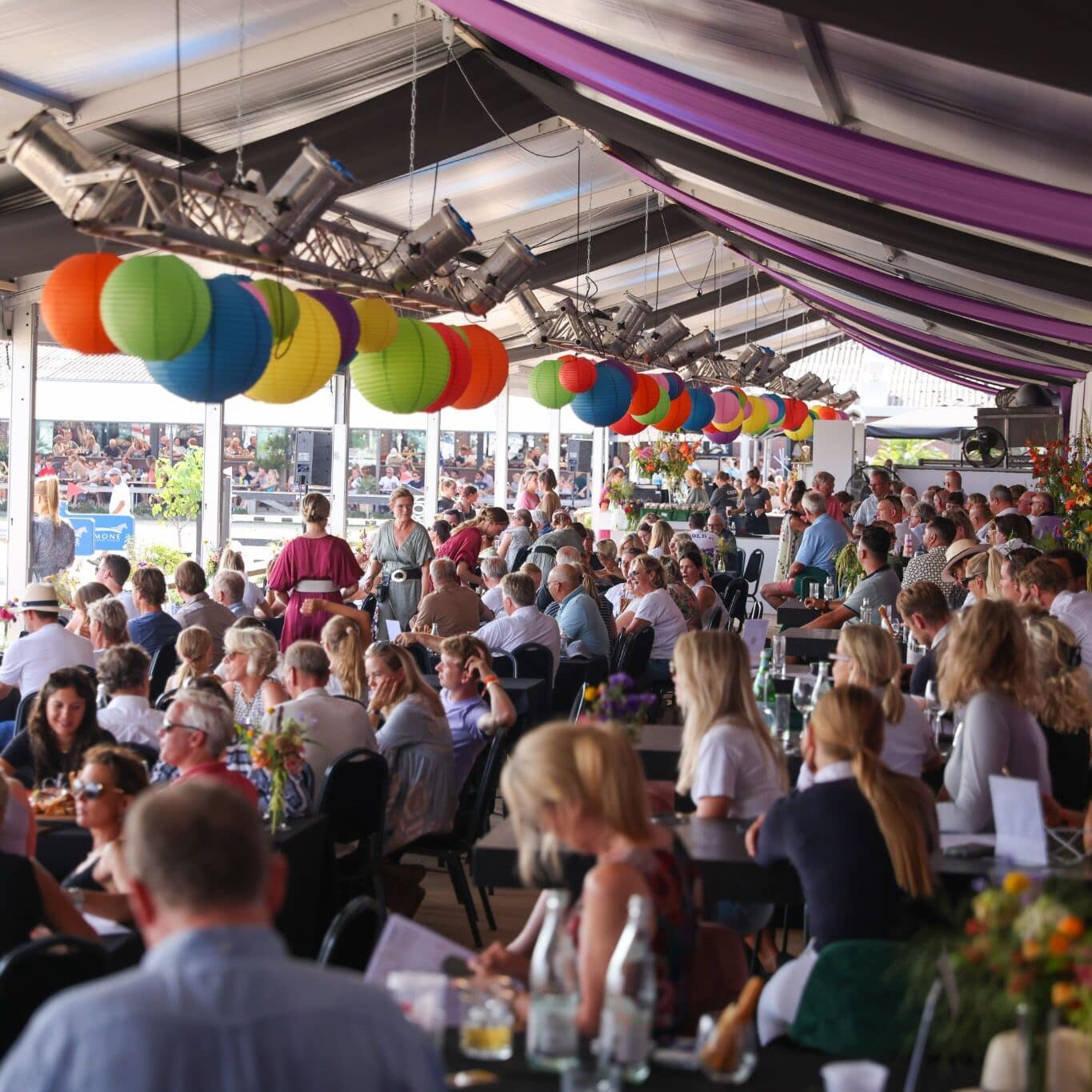 Alu tent op een evenement.