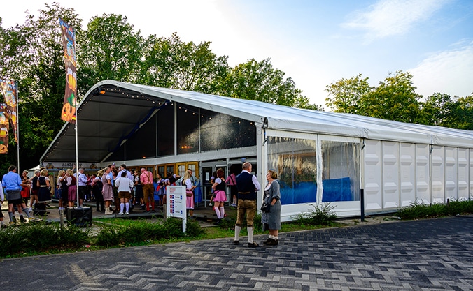 VIP-Paviljoen op een oktoberfest.