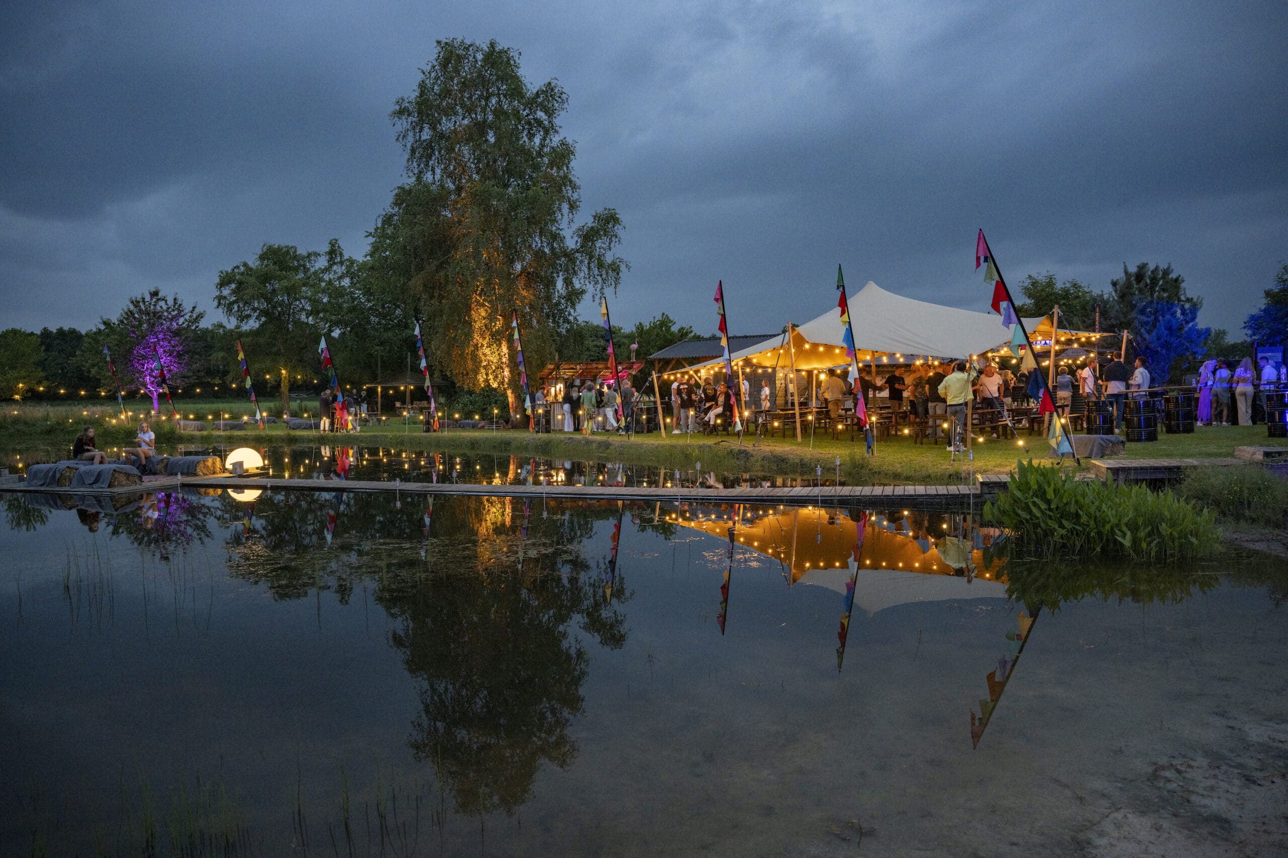 Stretchtent aan water